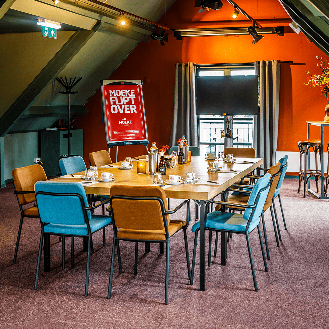 Rhenen kleine zaal foto.png